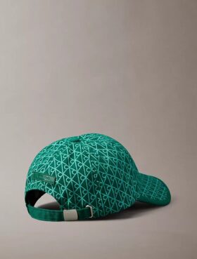 Casquette de baseball avec logo emblématique sur toute la surface