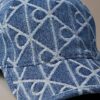 Casquette de baseball en Denim avec logo emblématique sur toute la surface Casquette de baseball en Denim avec logo emblématique sur toute la surface