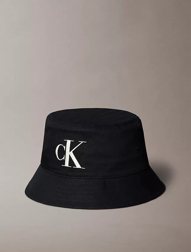 Chapeau bob en sergé avec monogramme brodé Chapeau bob en sergé avec monogramme brodé