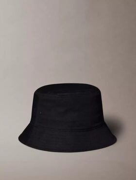 Chapeau bob en sergé avec monogramme brodé Chapeau bob en sergé avec monogramme brodé
