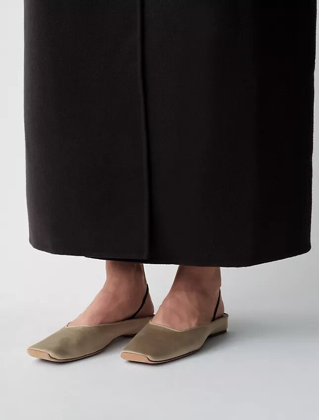Chaussures plates en satin de soie Lana Chaussures plates en satin de soie Lana