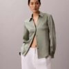 Chemise ajustée en satin martelé Chemise ajustée en satin martelé
