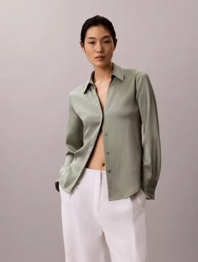 Chemise ajustée en satin martelé