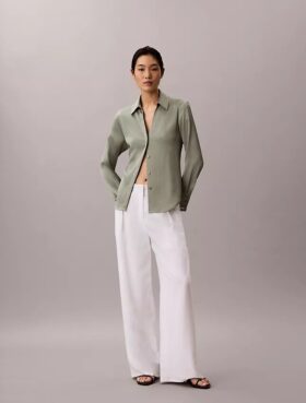 Chemise ajustée en satin martelé