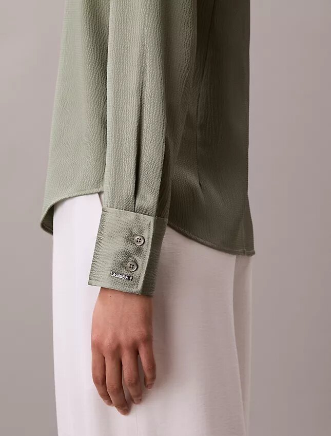 Chemise ajustée en satin martelé Chemise ajustée en satin martelé