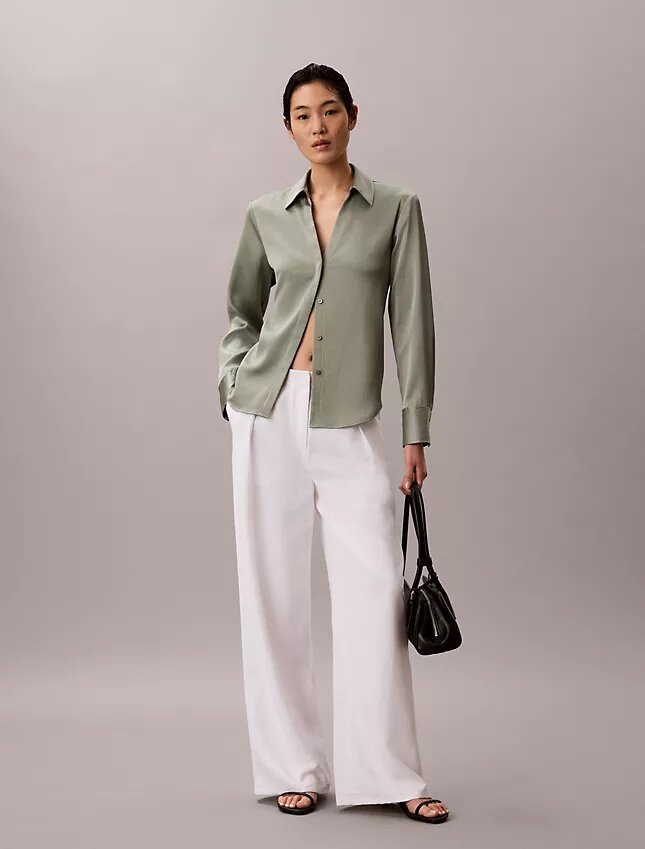 Chemise ajustée en satin martelé Chemise ajustée en satin martelé