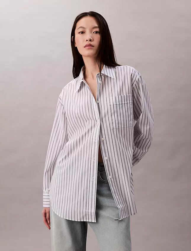 Chemise ample à boutons en popeline rayée Chemise ample à boutons en popeline rayée