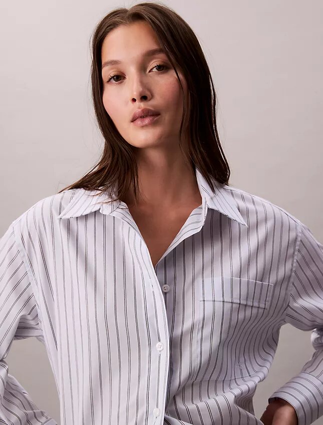 Chemise ample à boutons en popeline rayée Chemise ample à boutons en popeline rayée