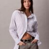 Chemise ample à boutons en popeline rayée Chemise ample à boutons en popeline rayée