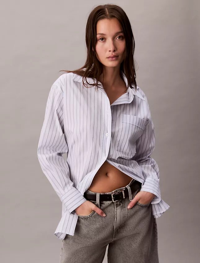 Chemise ample à boutons en popeline rayée Chemise ample à boutons en popeline rayée