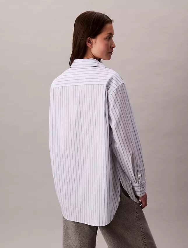 Chemise ample à boutons en popeline rayée Chemise ample à boutons en popeline rayée