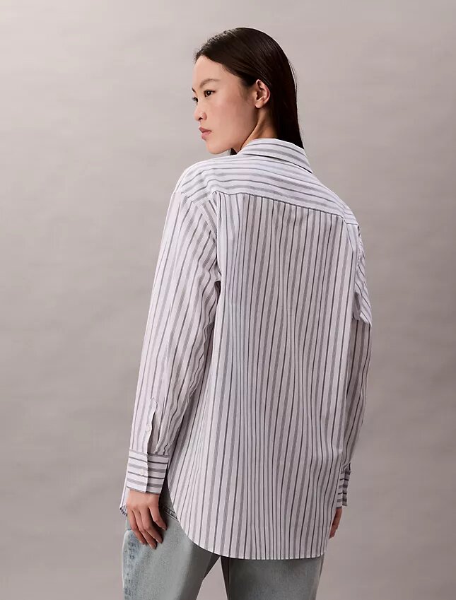 Chemise ample à boutons en popeline rayée Chemise ample à boutons en popeline rayée
