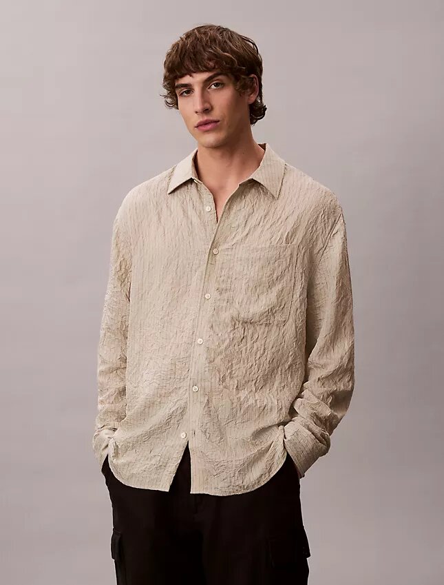 Chemise boutonnée ample à rayures froncées teintes dans la masse Chemise boutonnée ample à rayures froncées teintes dans la masse