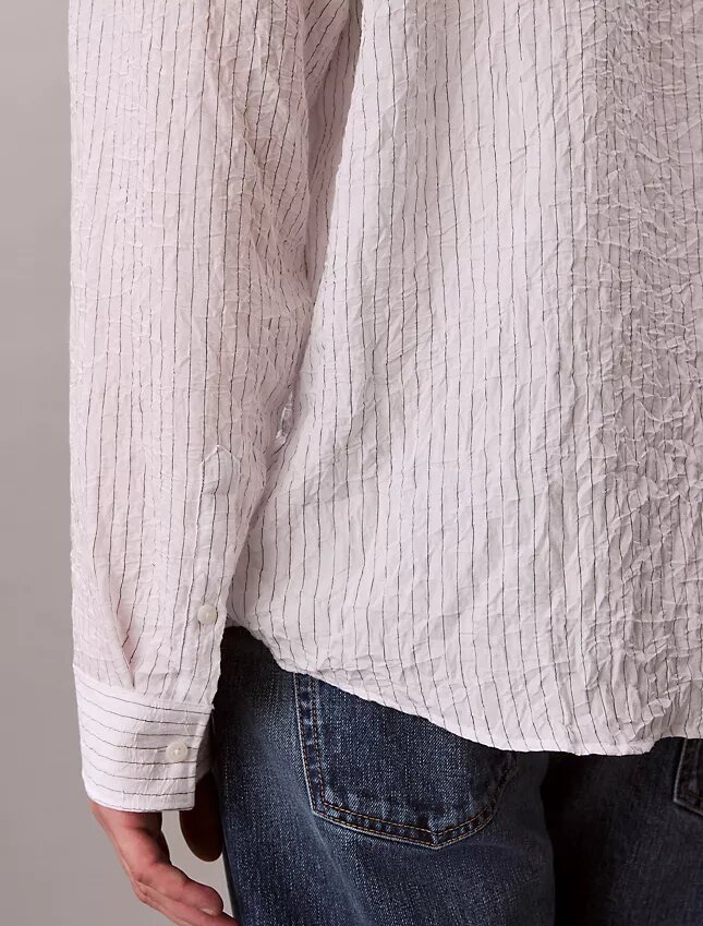 Chemise boutonnée ample à rayures froncées teintes dans la masse Chemise boutonnée ample à rayures froncées teintes dans la masse