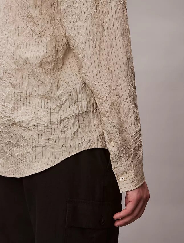 Chemise boutonnée ample à rayures froncées teintes dans la masse Chemise boutonnée ample à rayures froncées teintes dans la masse