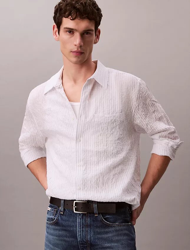 Chemise boutonnée ample à rayures froncées teintes dans la masse Chemise boutonnée ample à rayures froncées teintes dans la masse
