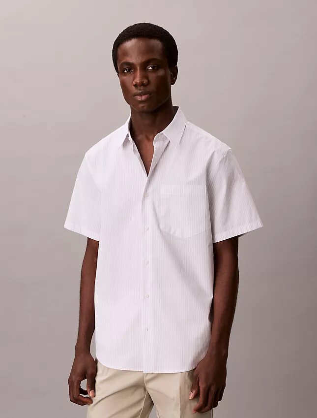 Chemise boutonnée en coton Stretch à fines rayures Chemise boutonnée en coton Stretch à fines rayures