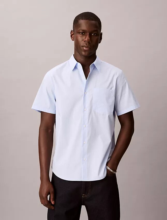 Chemise boutonnée en coton Stretch à fines rayures Chemise boutonnée en coton Stretch à fines rayures