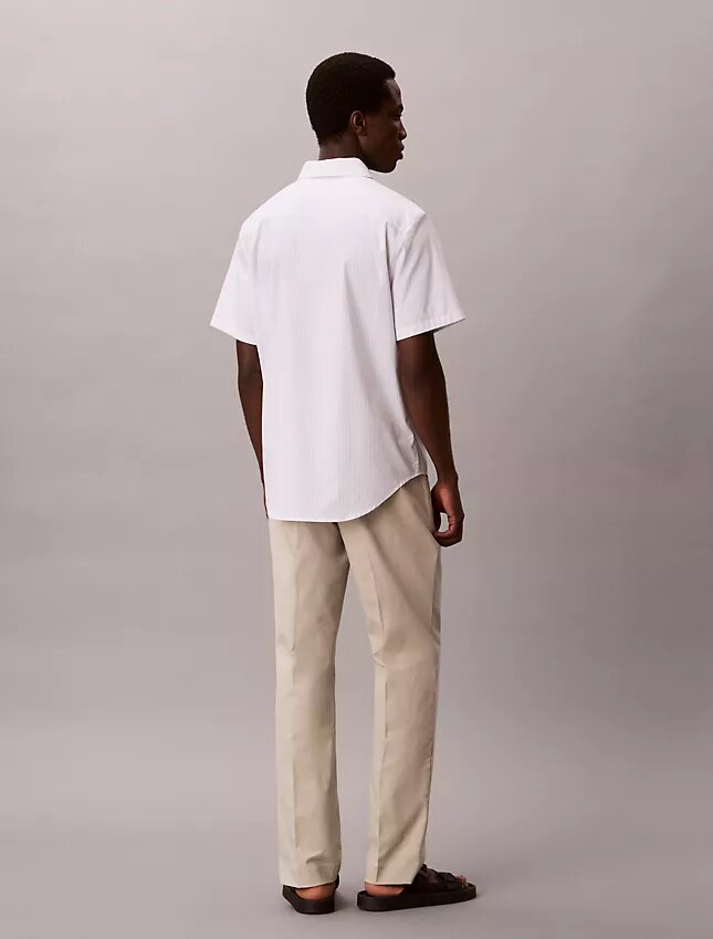 Chemise boutonnée en coton Stretch à fines rayures Chemise boutonnée en coton Stretch à fines rayures