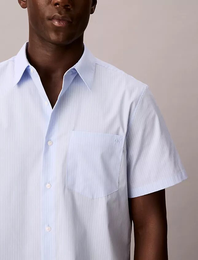 Chemise boutonnée en coton Stretch à fines rayures Chemise boutonnée en coton Stretch à fines rayures