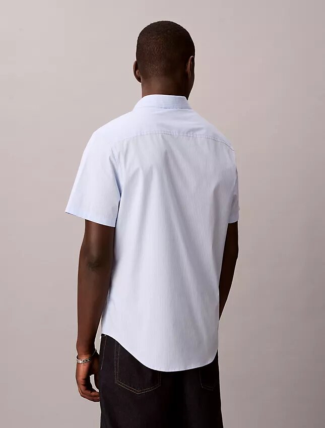 Chemise boutonnée en coton Stretch à fines rayures Chemise boutonnée en coton Stretch à fines rayures