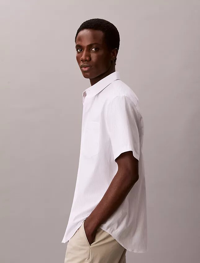 Chemise boutonnée en coton Stretch à fines rayures Chemise boutonnée en coton Stretch à fines rayures