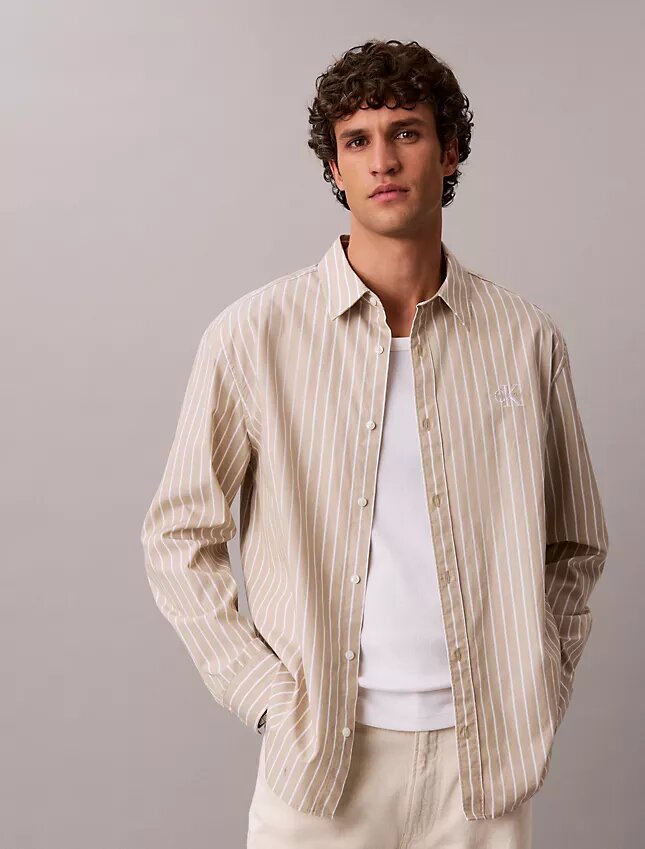 Chemise boutonnée en popeline lavée à rayures Chemise boutonnée en popeline lavée à rayures