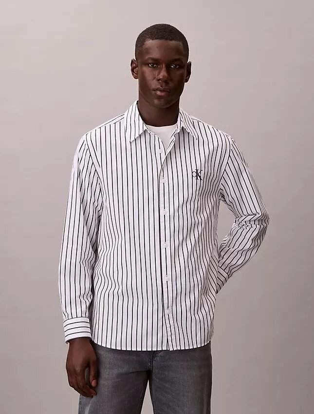 Chemise boutonnée en popeline lavée à rayures Chemise boutonnée en popeline lavée à rayures