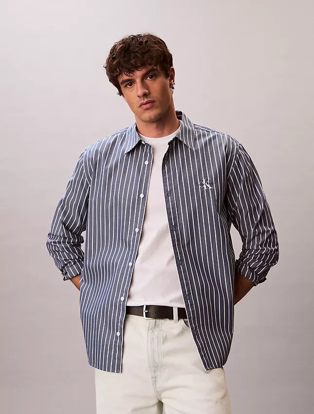 Chemise boutonnée en popeline lavée à rayures Chemise boutonnée en popeline lavée à rayures