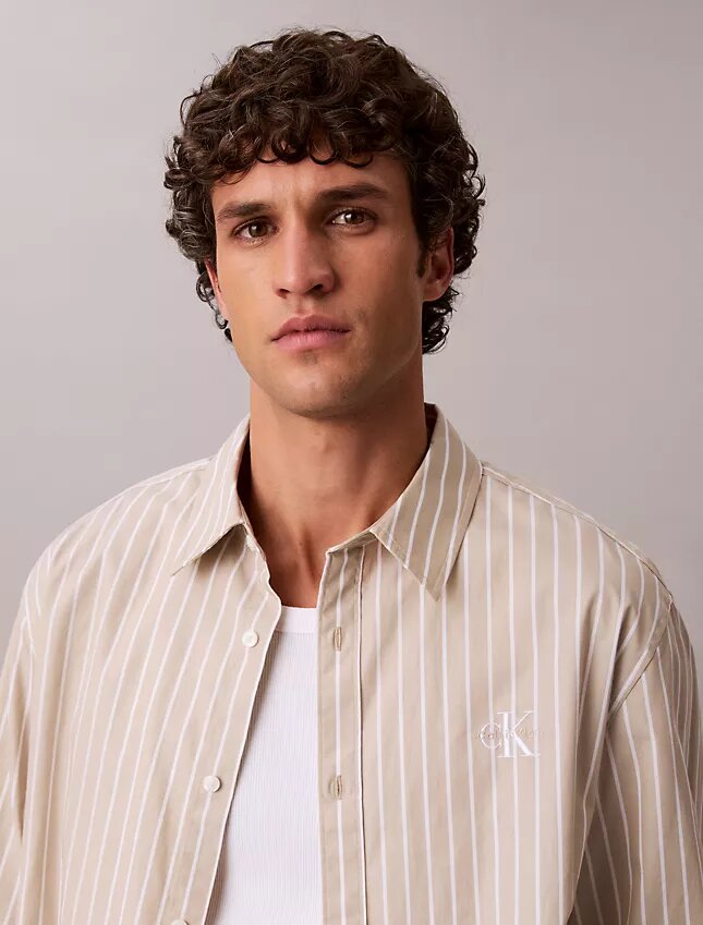 Chemise boutonnée en popeline lavée à rayures Chemise boutonnée en popeline lavée à rayures