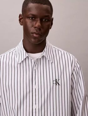 Chemise boutonnée en popeline lavée à rayures