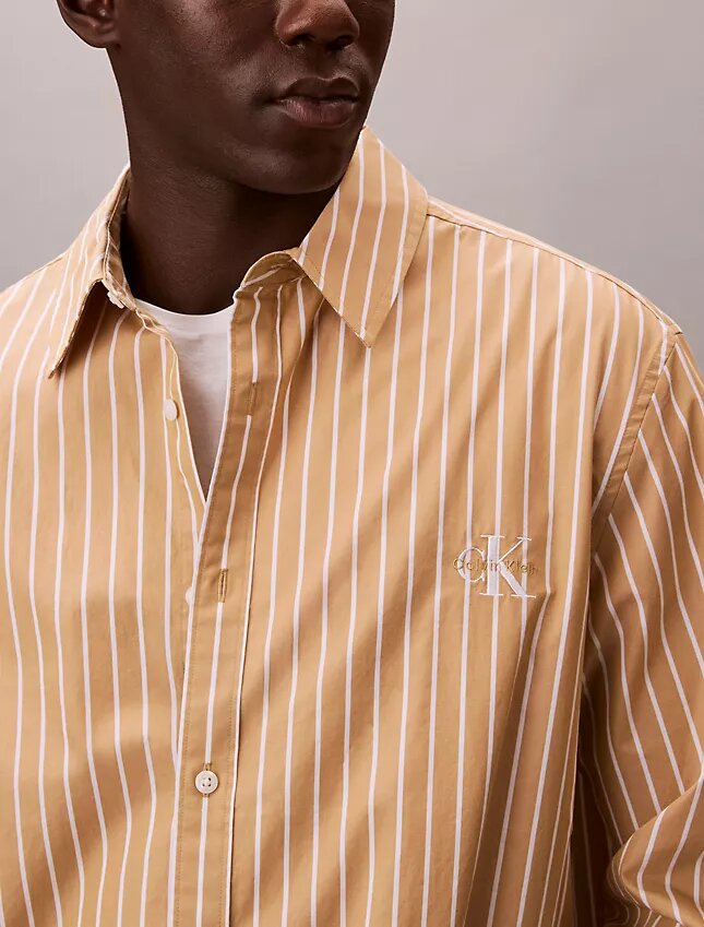Chemise boutonnée en popeline lavée à rayures Chemise boutonnée en popeline lavée à rayures