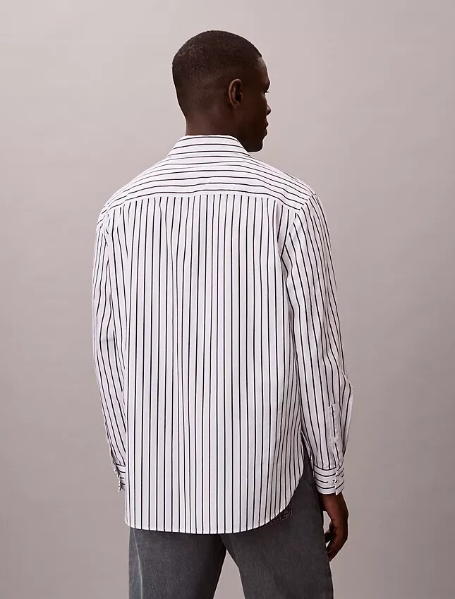 Chemise boutonnée en popeline lavée à rayures Chemise boutonnée en popeline lavée à rayures