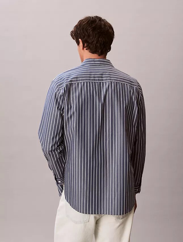 Chemise boutonnée en popeline lavée à rayures Chemise boutonnée en popeline lavée à rayures
