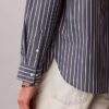Chemise boutonnée en popeline lavée à rayures Chemise boutonnée en popeline lavée à rayures