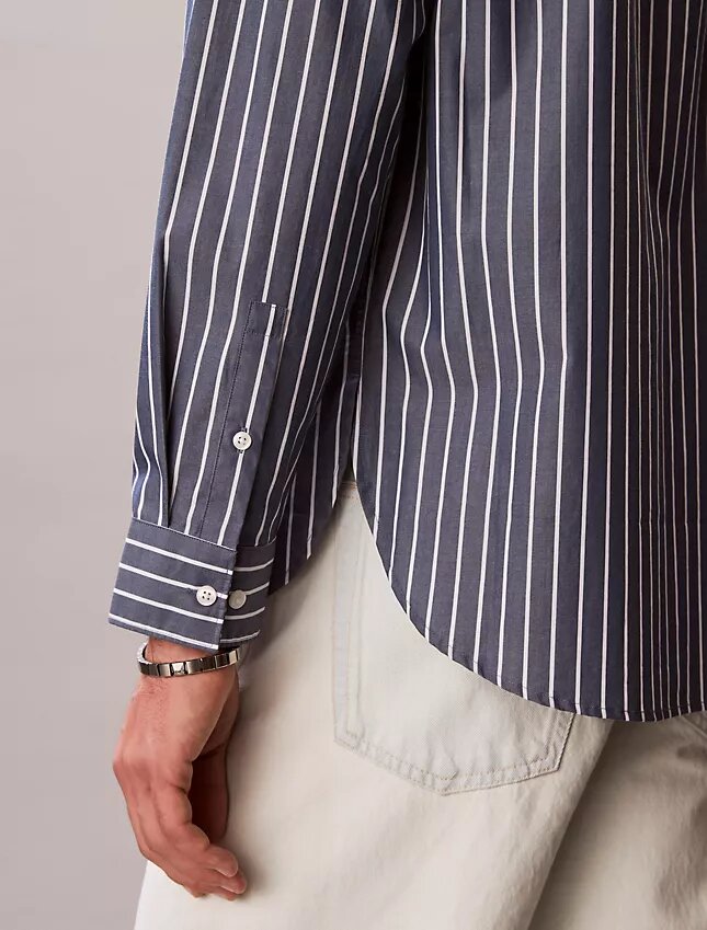 Chemise boutonnée en popeline lavée à rayures Chemise boutonnée en popeline lavée à rayures