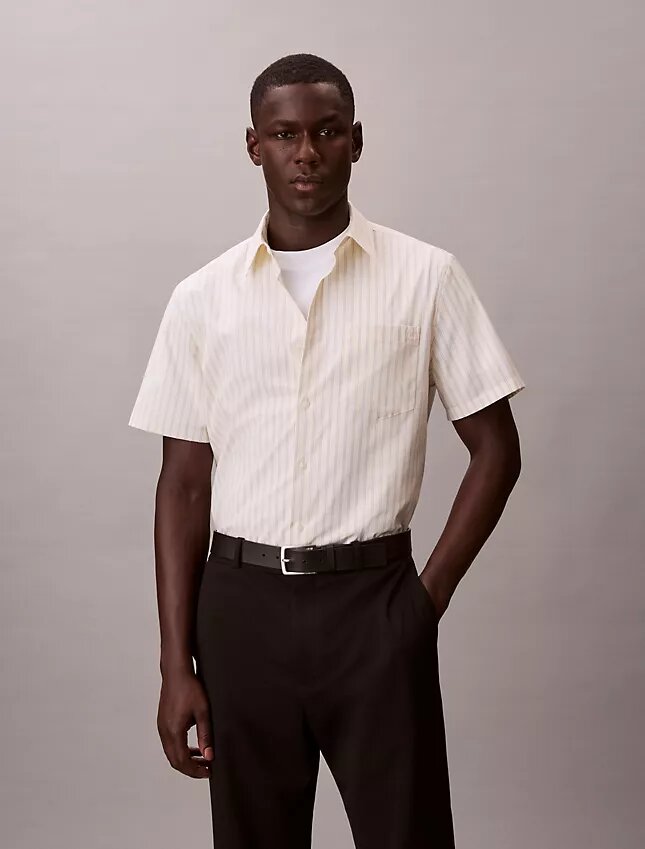 Chemise boutonnée à manches courtes en Cotton Stretch à rayures Chemise boutonnée à manches courtes en Cotton Stretch à rayures