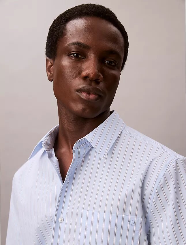 Chemise boutonnée à manches courtes en Cotton Stretch à rayures Chemise boutonnée à manches courtes en Cotton Stretch à rayures