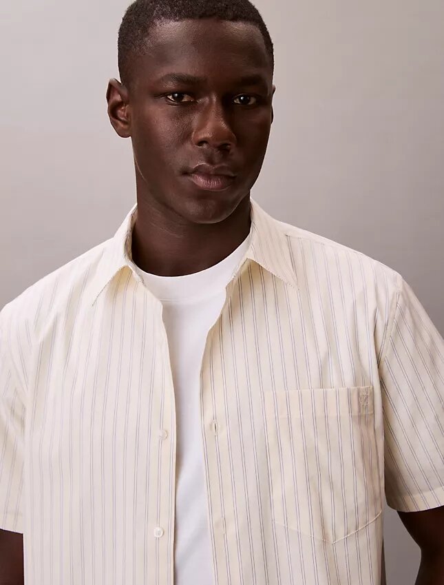 Chemise boutonnée à manches courtes en Cotton Stretch à rayures Chemise boutonnée à manches courtes en Cotton Stretch à rayures