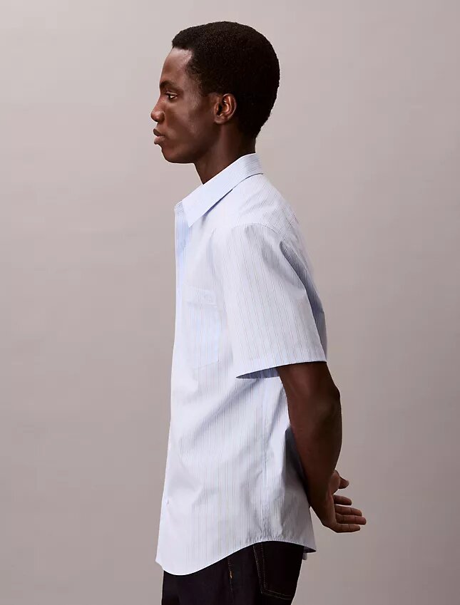 Chemise boutonnée à manches courtes en Cotton Stretch à rayures Chemise boutonnée à manches courtes en Cotton Stretch à rayures