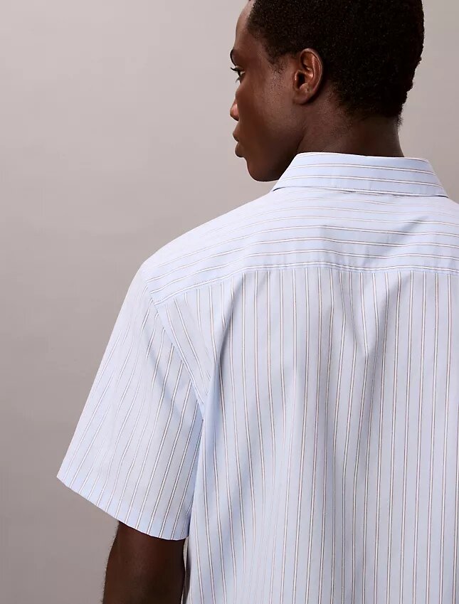 Chemise boutonnée à manches courtes en Cotton Stretch à rayures Chemise boutonnée à manches courtes en Cotton Stretch à rayures