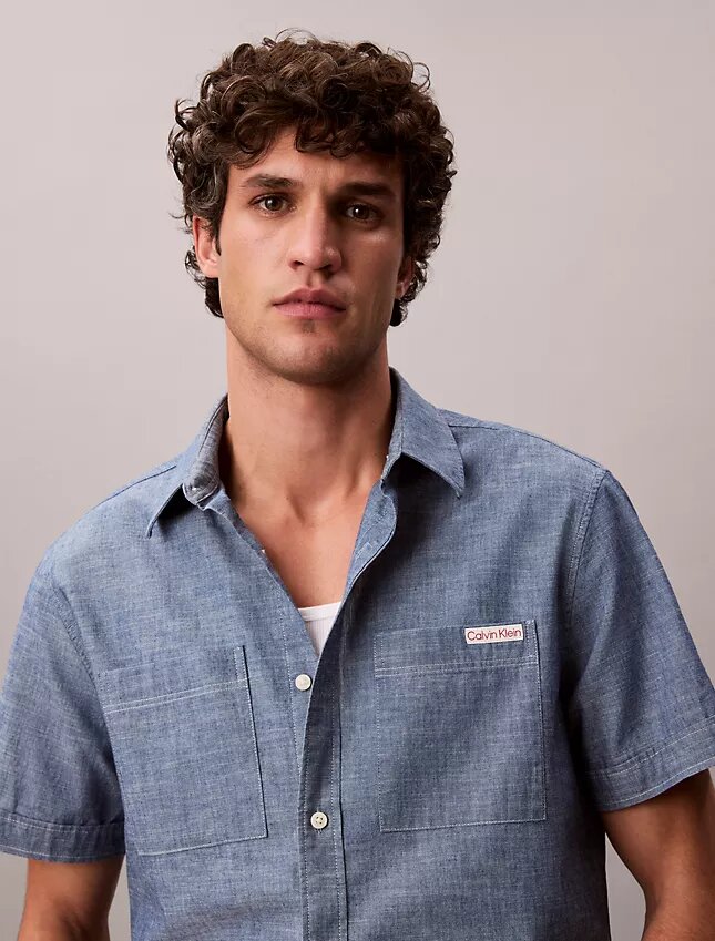 Chemise classique boutonnée en chambray Chemise classique boutonnée en chambray