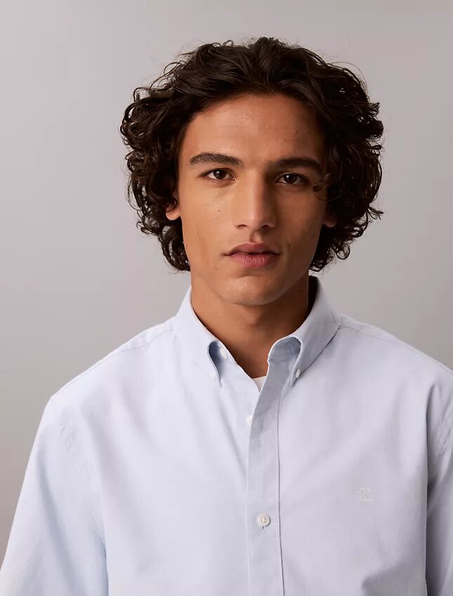 Chemise classique boutonnée en coton Oxford uni Chemise classique boutonnée en coton Oxford uni