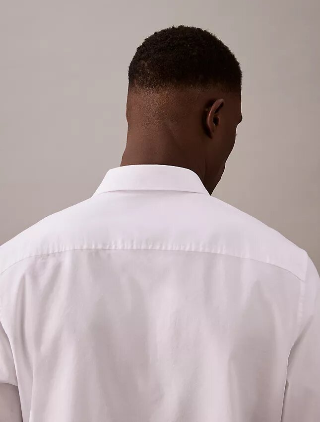 Chemise classique boutonnée en coton Oxford uni Chemise classique boutonnée en coton Oxford uni