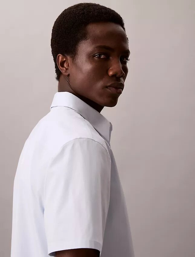Chemise classique boutonnée en Cotton Stretch Chemise classique boutonnée en Cotton Stretch