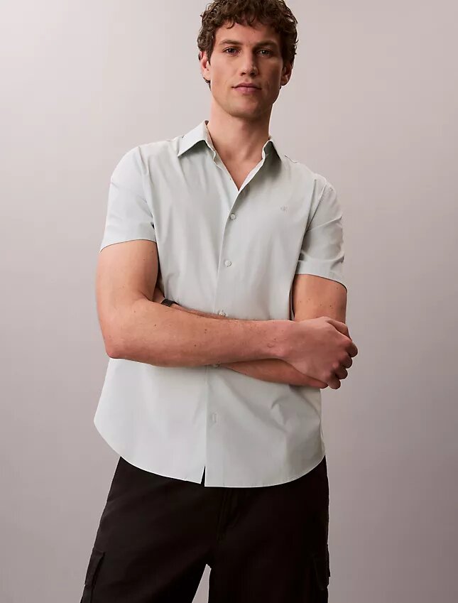 Chemise classique boutonnée en Cotton Stretch Chemise classique boutonnée en Cotton Stretch