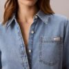 Chemise classique boutonnée en Denim Chemise classique boutonnée en Denim