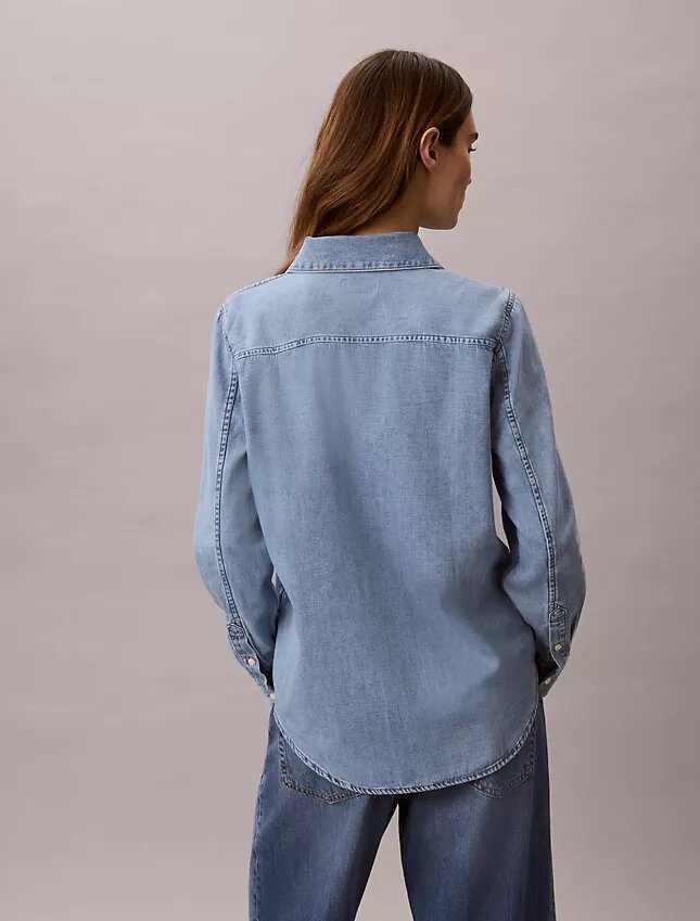 Chemise classique boutonnée en Denim Chemise classique boutonnée en Denim