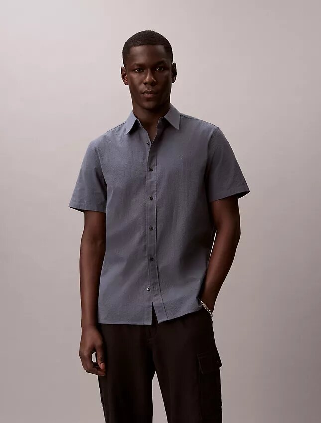 Chemise classique boutonnée en seersucker Chemise classique boutonnée en seersucker
