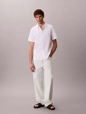 Chemise classique boutonnée en seersucker